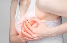 乳腺炎的症状有哪些？哺乳期与非哺乳期乳腺炎治疗方法详解
