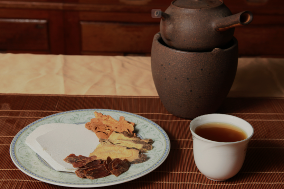 心烦、胸闷、睡不好？这杯人参茯苓茶，疏肝解郁刚刚好