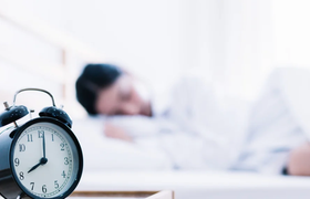 失眠多梦是怎么回事