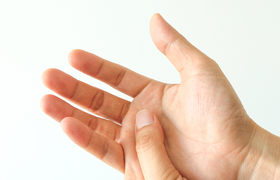 手发麻是怎么回事